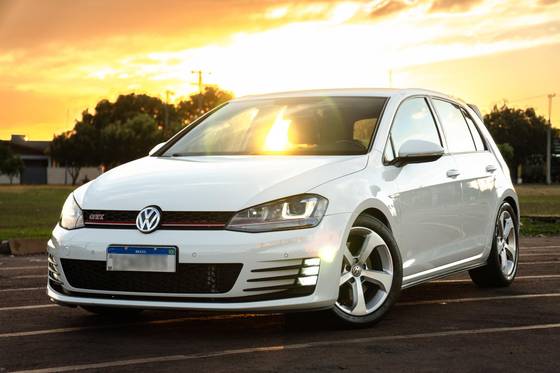 VOLKSWAGEN GOLF 2.0 TSI GTI 16V TURBO GASOLINA 4P AUTOMÁTICO VOLKSWAGEN GOLF 2.0 TSI GTI 16V TURBO GASOLINA 4P AUTOMÁTICO